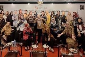 Foto bersama setlah pembekalan bagi Calon dan Ketua IIPOJK KOJK dengan tema Keprotokolan dan Etika Pejabat Publik