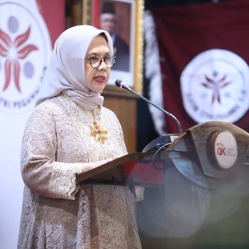 Ibu Iing Ihsanuddin menyaampaikan laporan kegiatan pelatihan